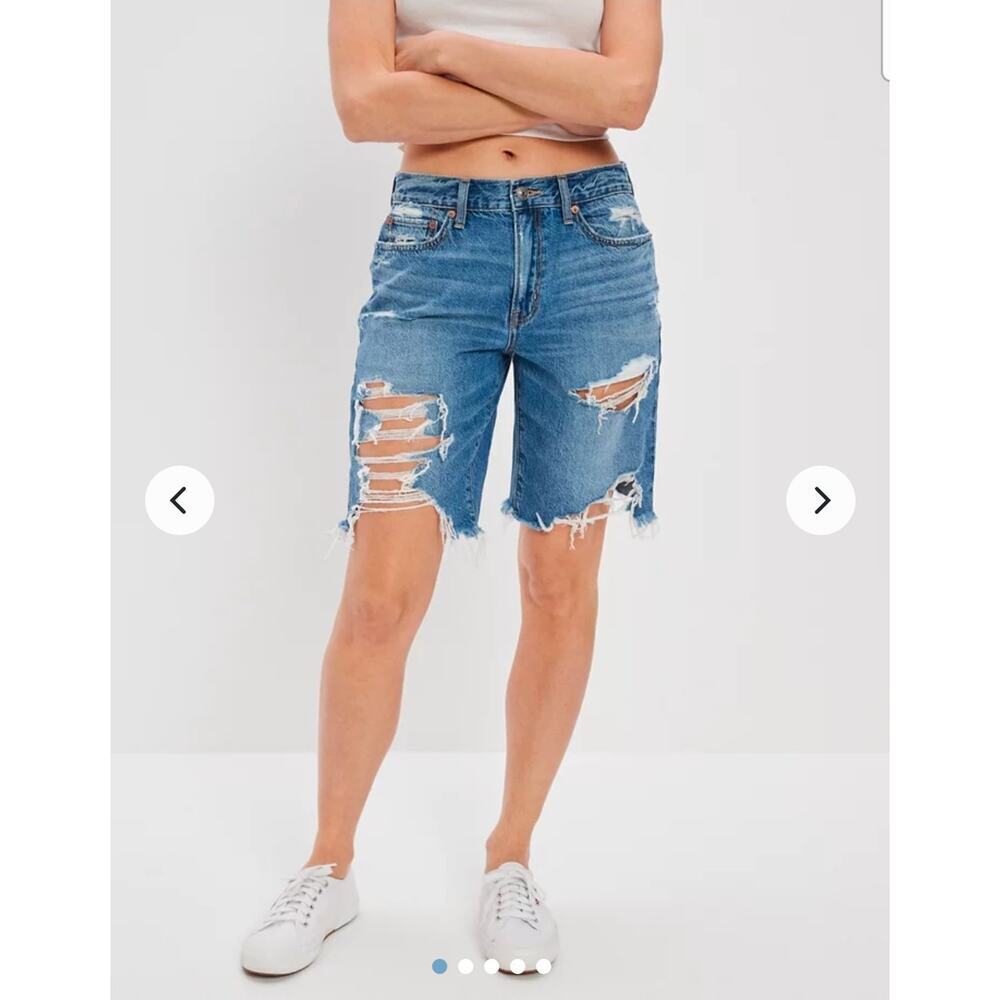 NWTs American Eagle AE Dreamy Drape Denim Low-Rise Baggy Bermuda Short 8
